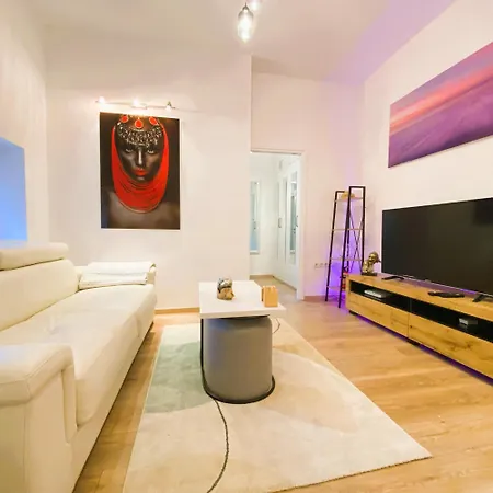 Silver Star With Parking Apartment Zagreb