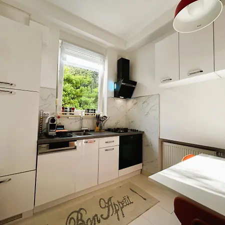 Silver Star With Parking Apartment *