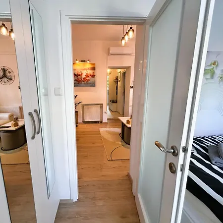Silver Star With Parking Apartment *